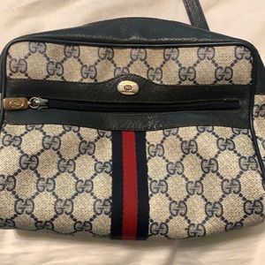 Gucci purse  cross body/shoulder..authentic..